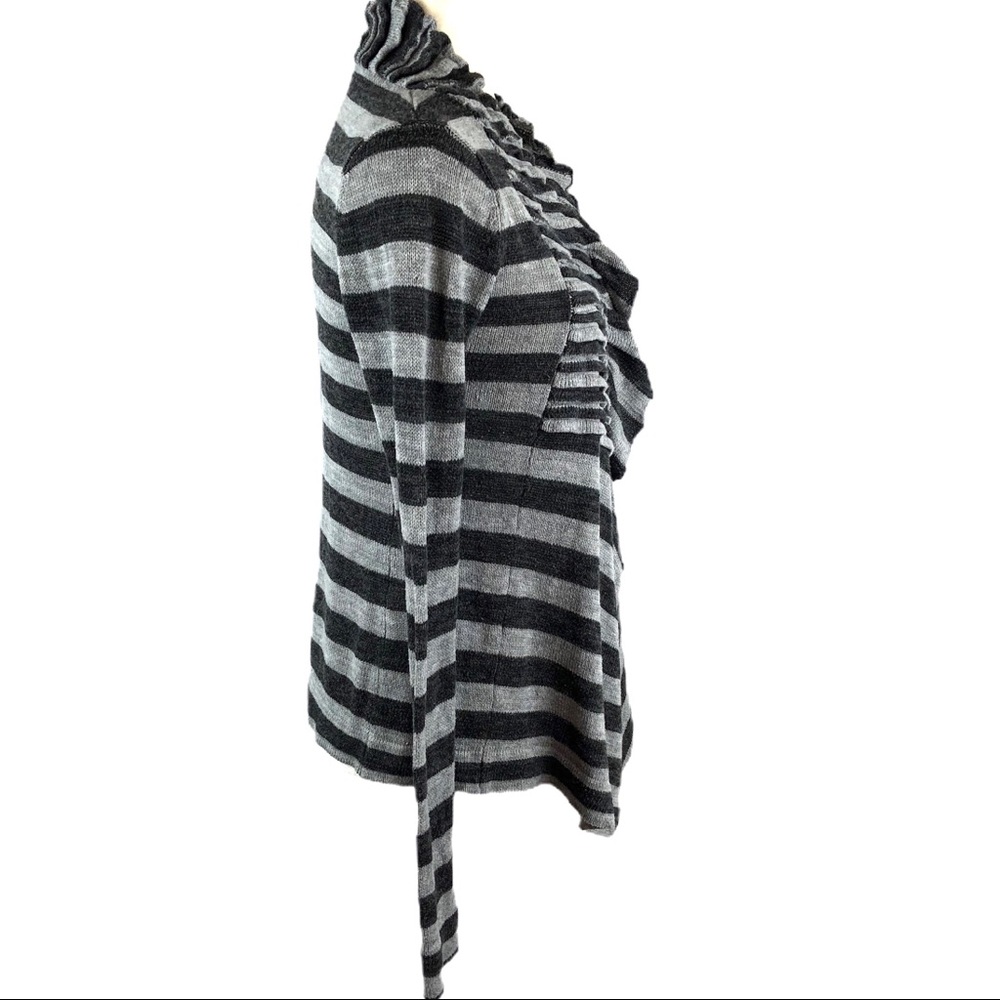 5/48 Gray Striped Ruffle Cardigan - Picture 4 of 8